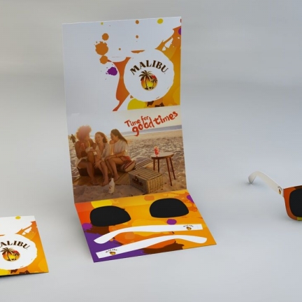 Zonnebril in ansichtkaart-origineel mailing idee