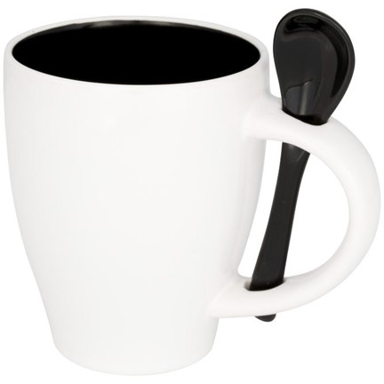 Nadu mok met lepel